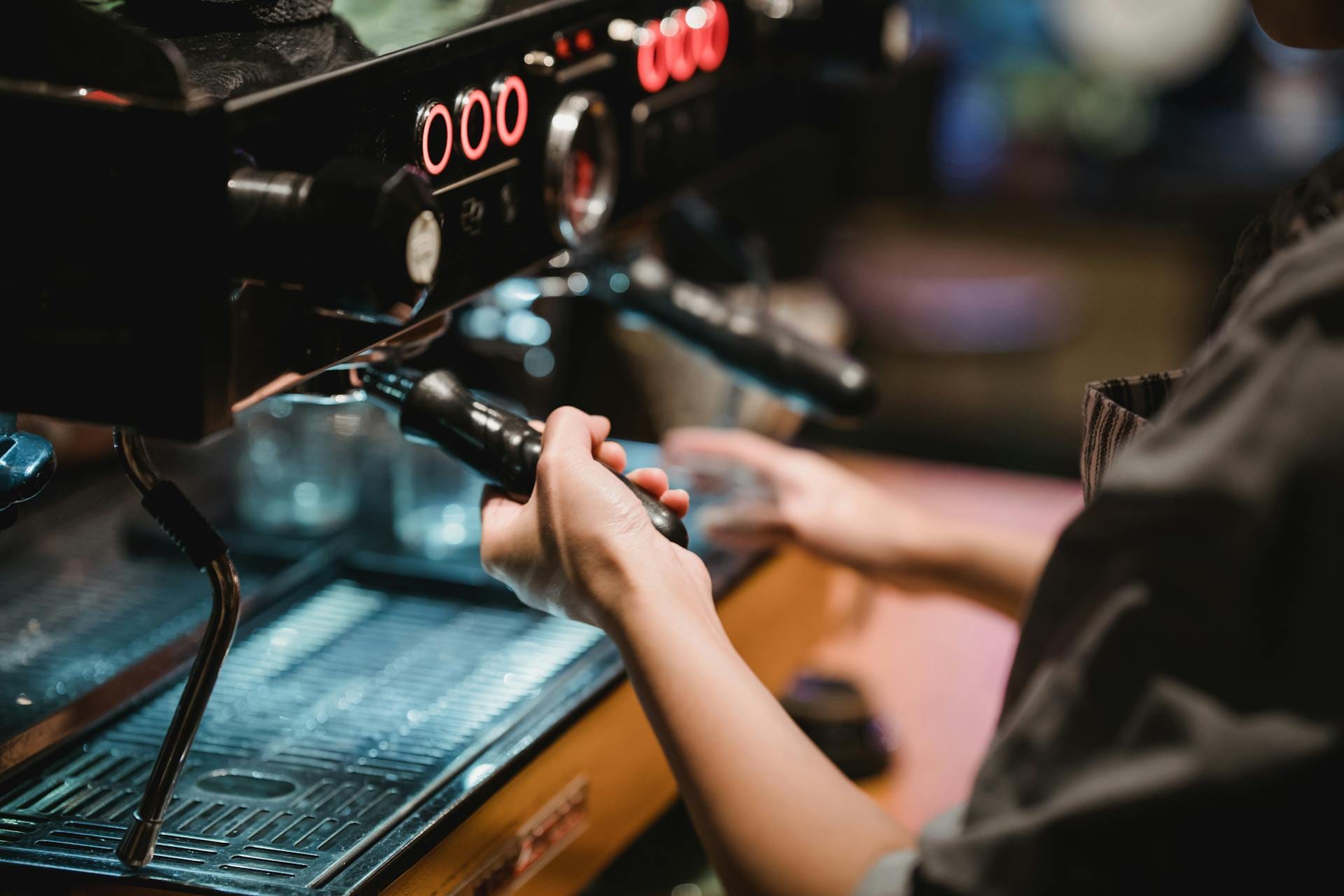 How to Choose the Best Espresso Machine for Home Use - The Mug Mentor blog 1